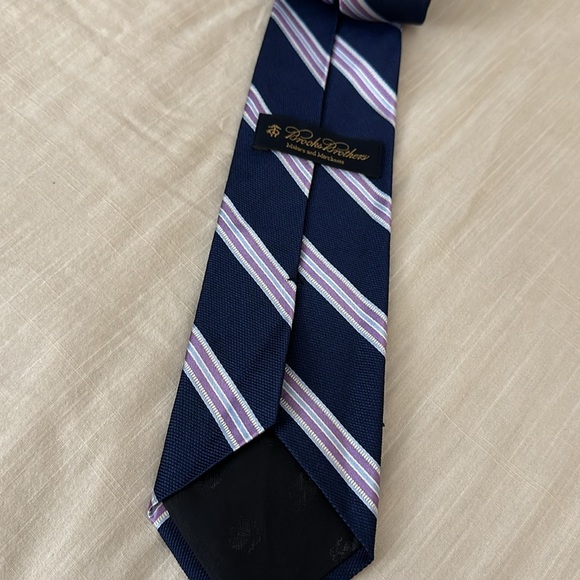 Brooks Brothers Silk Neck Tie Diagonal Stripes Navy Purple Silver - Picture 3 of 4